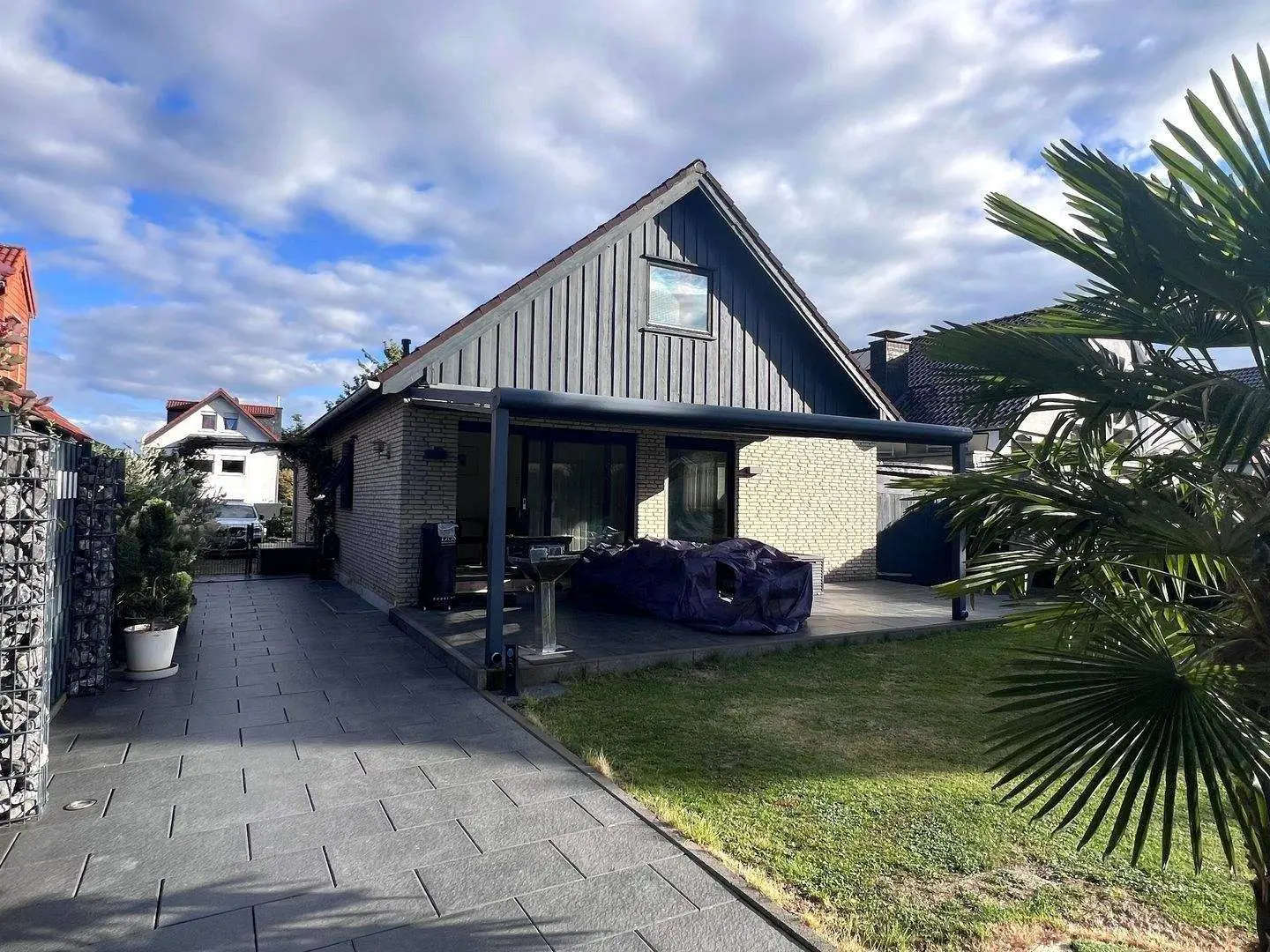Einfamilienhaus mit Einliegerwohnung und Pool – Foto 9