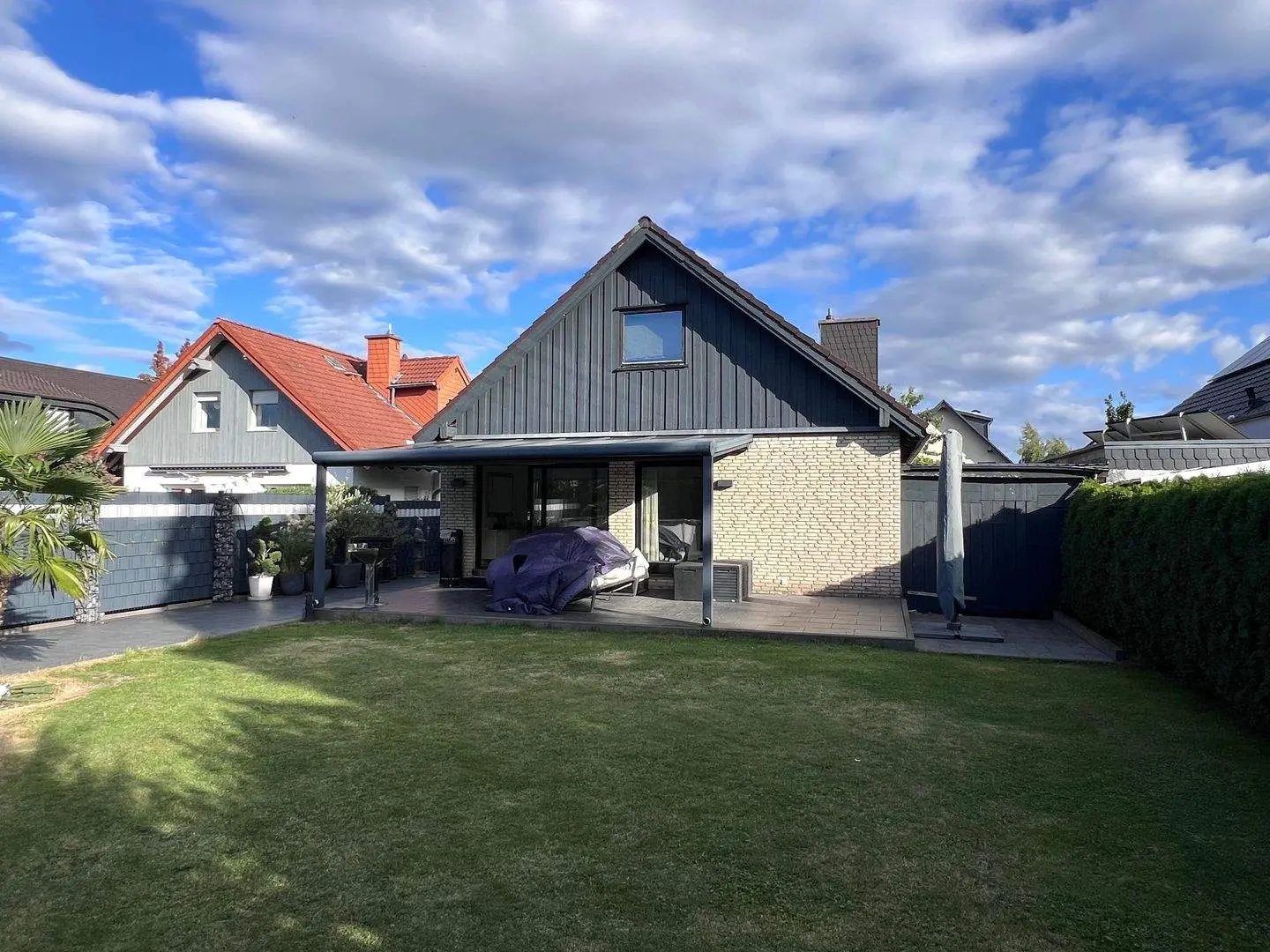 Einfamilienhaus mit Einliegerwohnung und Pool – Foto 10