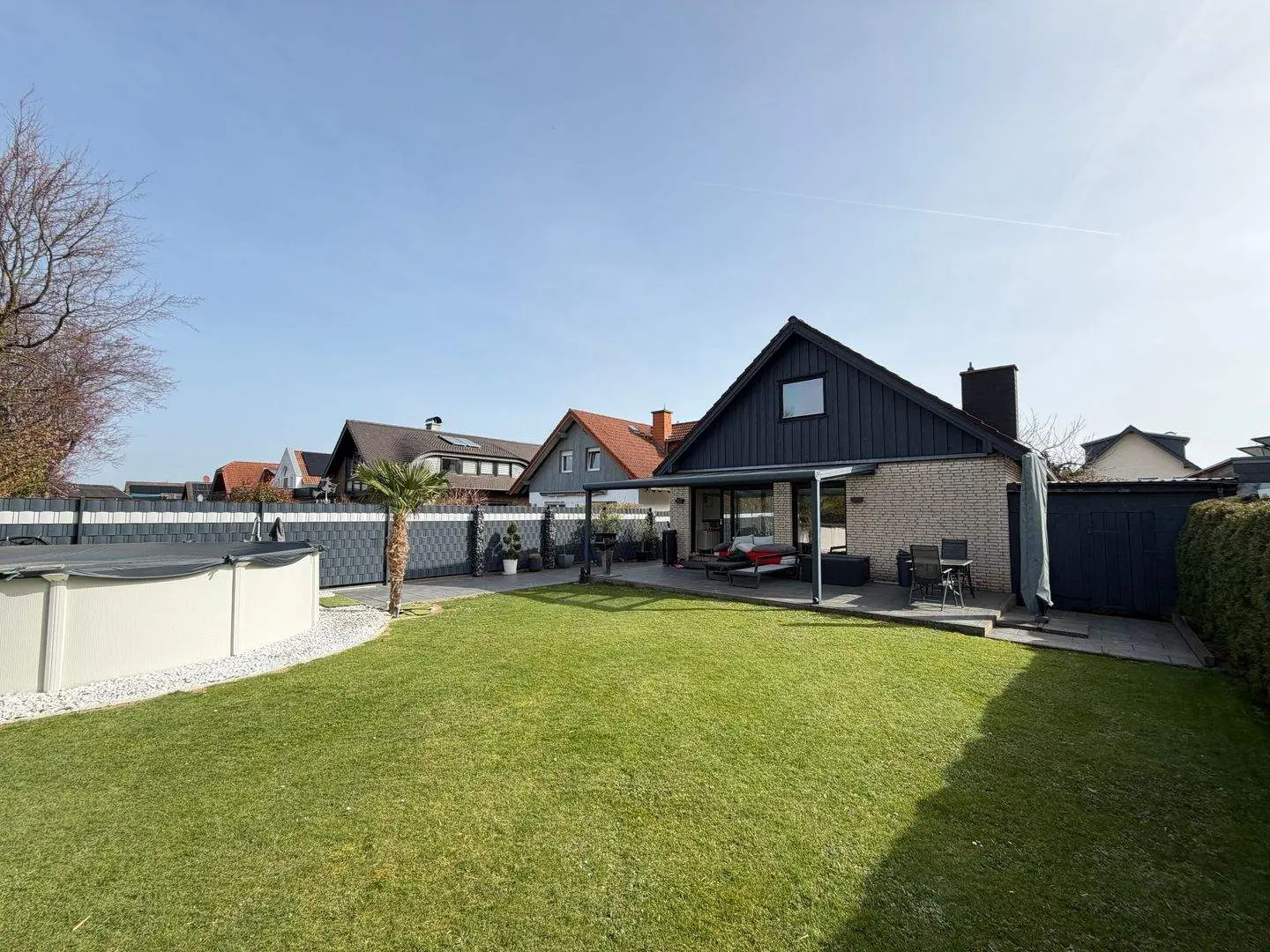 Einfamilienhaus mit Einliegerwohnung und Pool – Foto 11