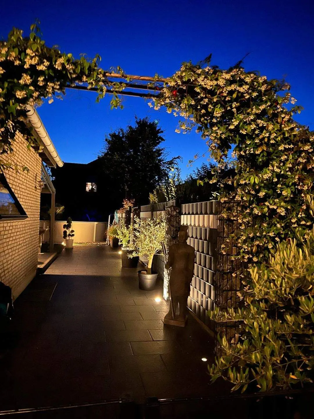 Einfamilienhaus mit Einliegerwohnung und Pool – Foto 16