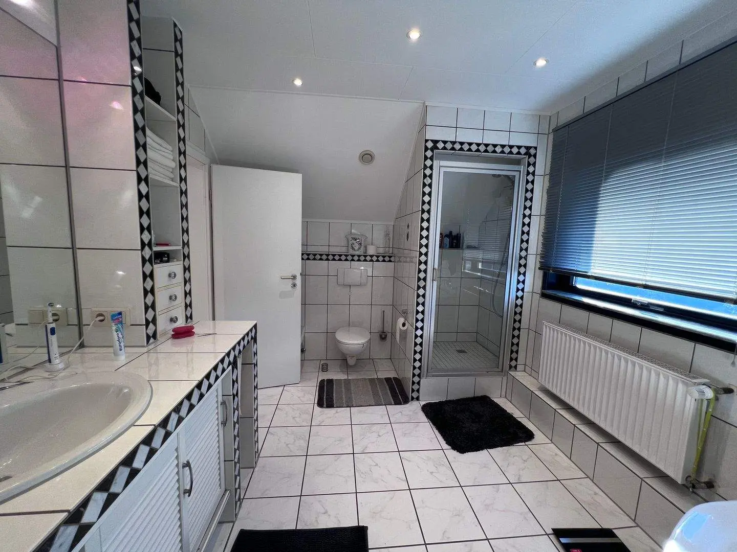 Einfamilienhaus mit Einliegerwohnung und Pool – Foto 40