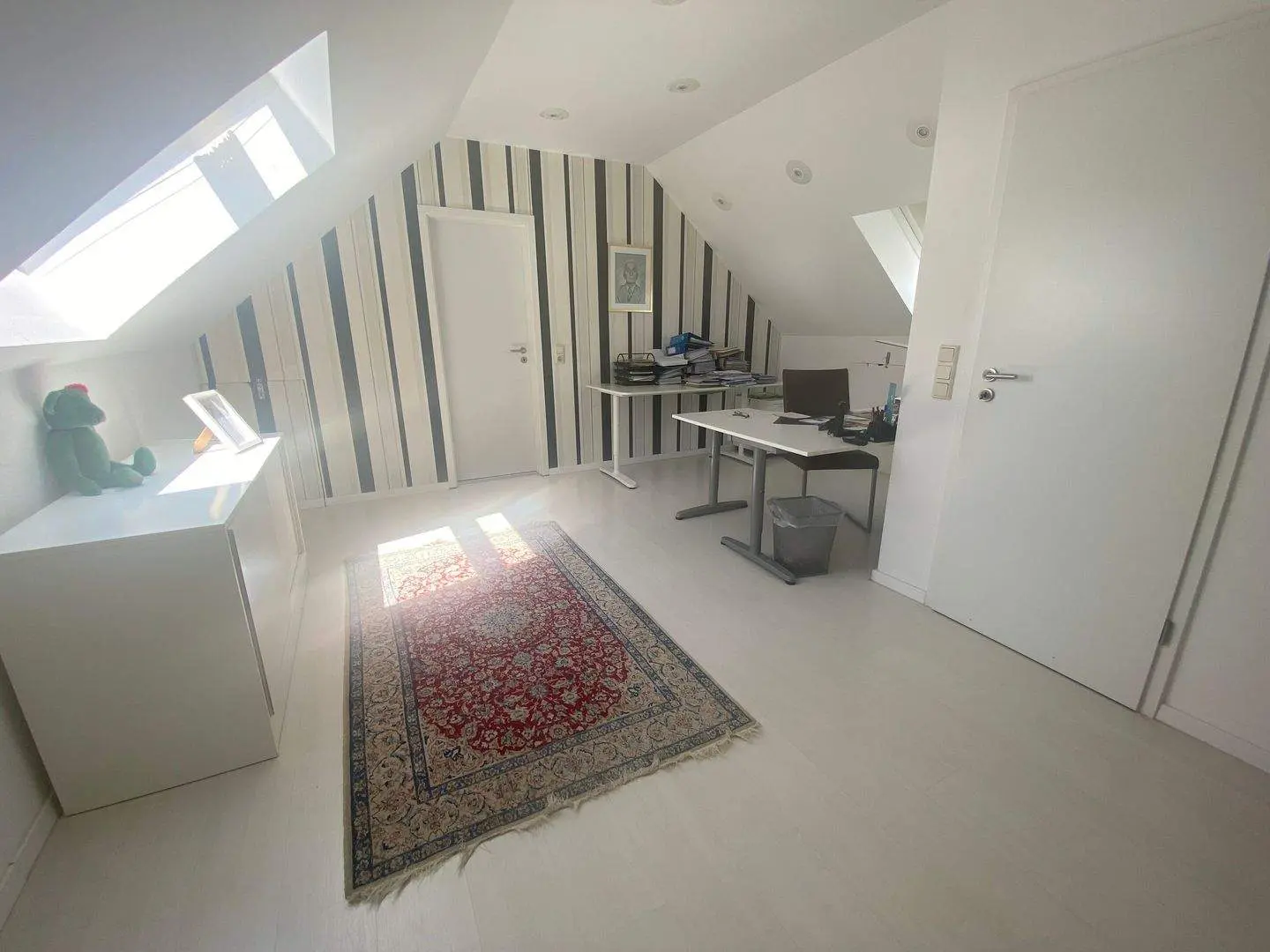 Einfamilienhaus mit Einliegerwohnung und Pool – Foto 42